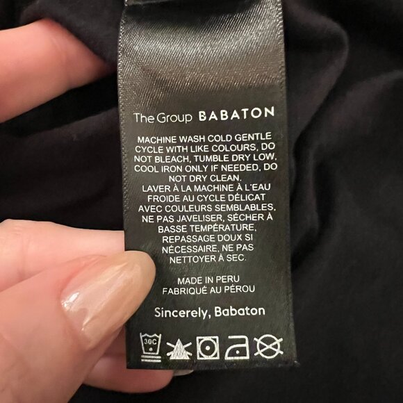 Aritzia - THE GROUP by Babaton - Classic V-Neck Black Tee - 2XS/XXS - Picture 5 of 7